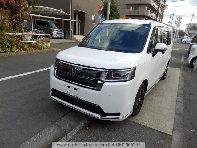 2024 Honda Stepwagon, 5.000 km, Import Japan — Foto 1