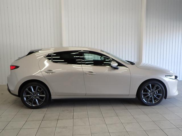 Mazda3 Fastback, Import Japan — Foto 14 z 40