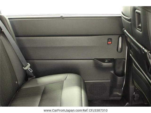 2025 Honda Stepwagon, 7.000 km, Import Japan — Foto 13 z 31