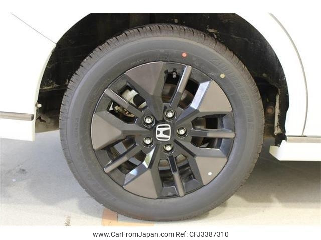 2025 Honda Stepwagon, 7.000 km, Import Japan — Foto 6 z 31