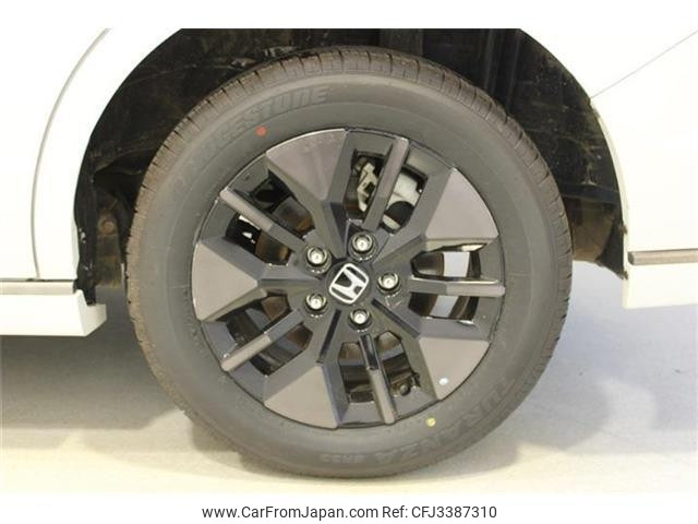 2025 Honda Stepwagon, 7.000 km, Import Japan — Foto 7 z 31