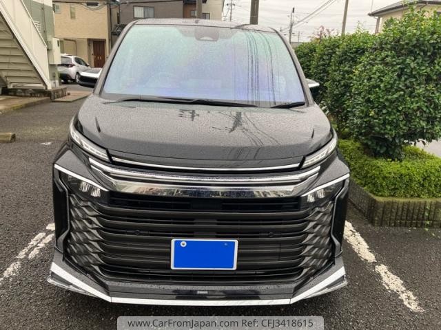 2023 Toyota Voxy, 77.100 km, Import Japan — Foto 1