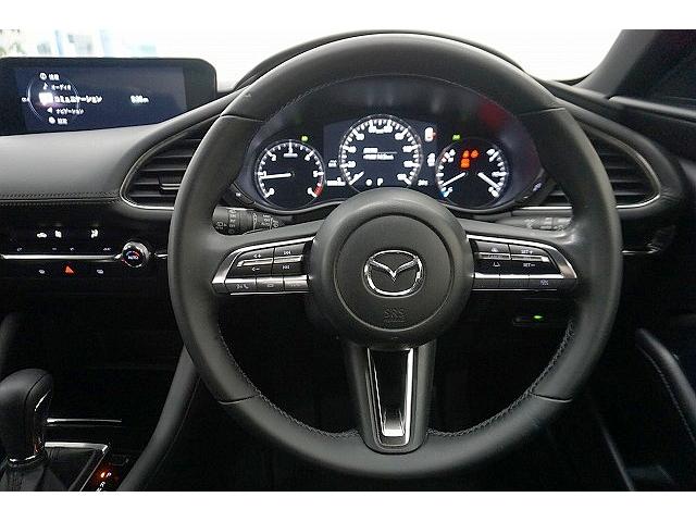 Mazda3 Fastback, Import Japan — Foto 13 z 40
