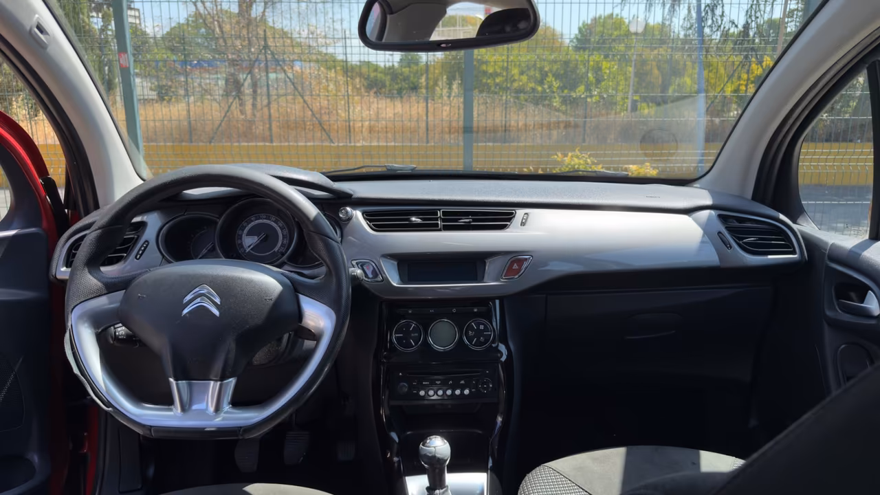 2031 Citroen, 176.000 km, Italien — Foto 9 z 12