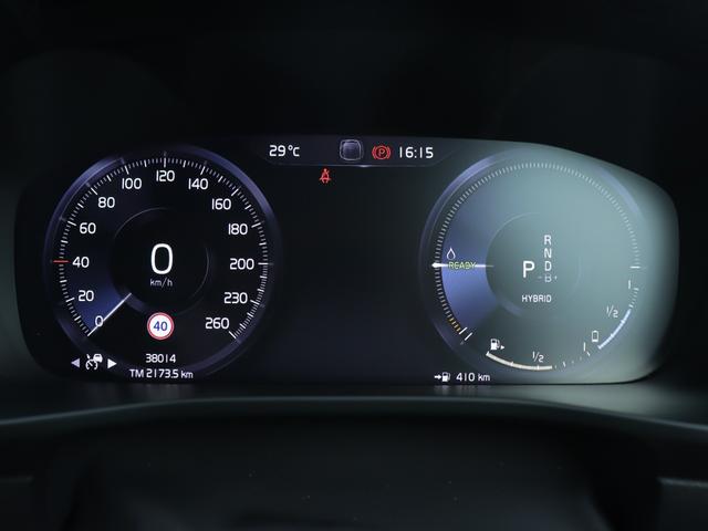 Volvo Xc40, Import Japan — Foto 13 z 40