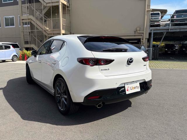 Mazda3 Fastback, Import Japan — Foto 16 z 40