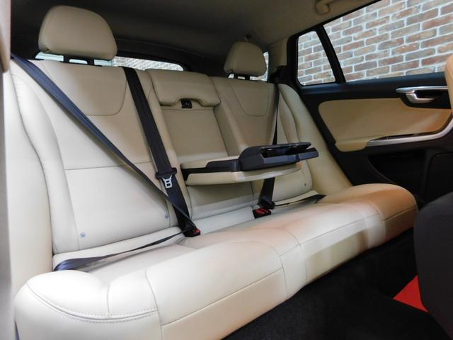 Volvo V60, Import Japan — Foto 7 z 40