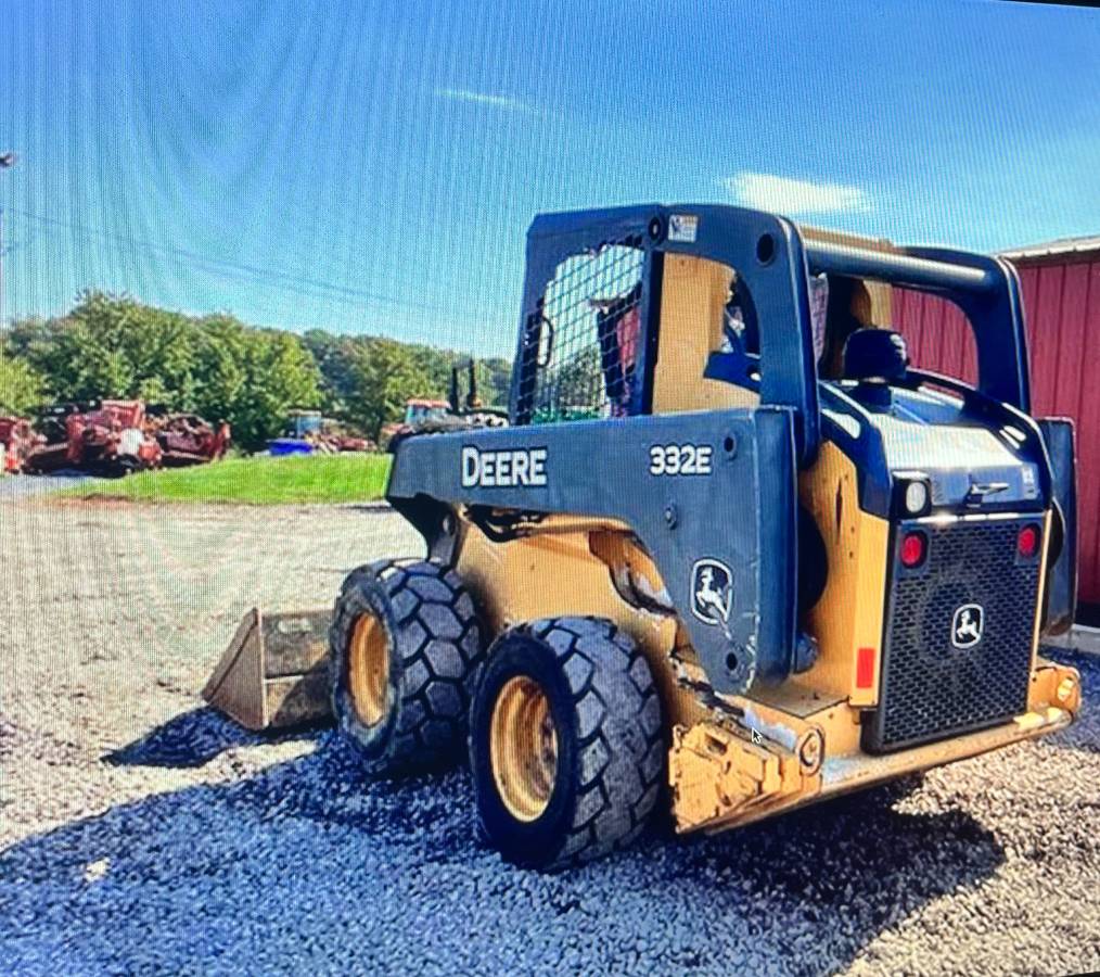 John Deere 332E, Import USA — Foto 2 z 12