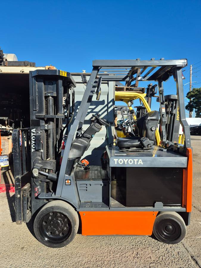 Caterpillar, Import USA — Foto 2 z 4