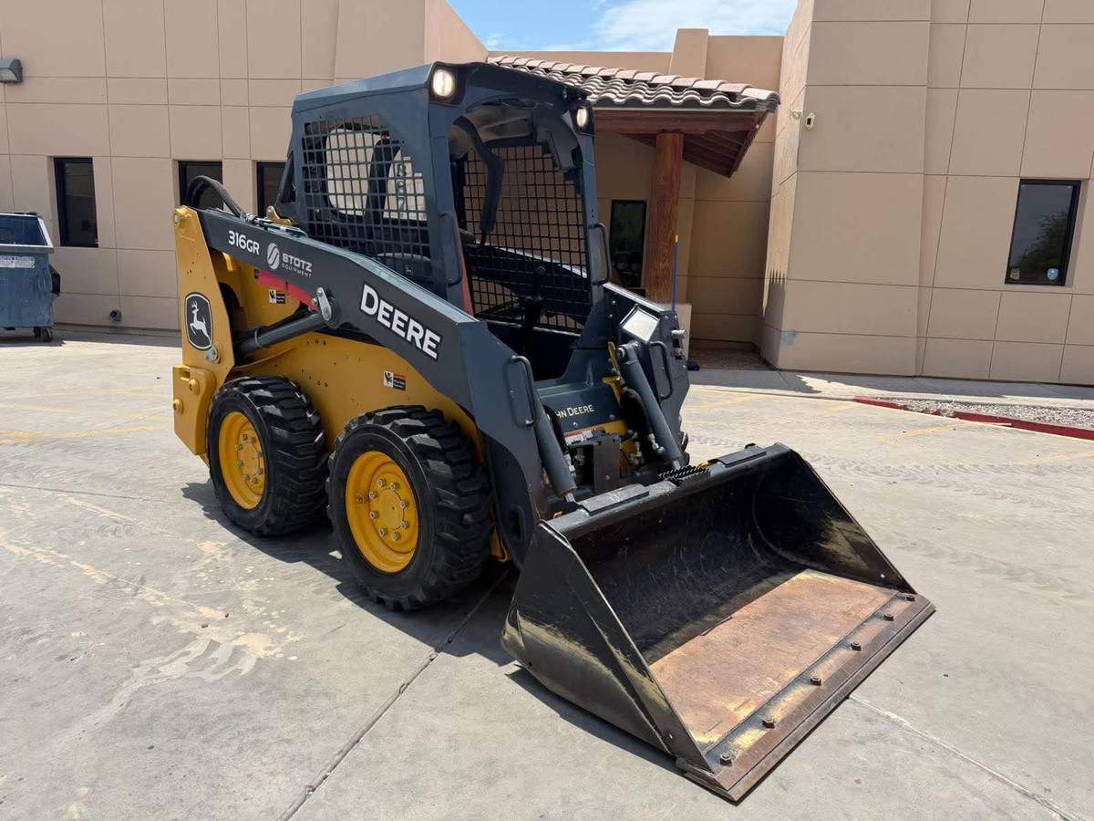 John Deere 316GR, Import USA — Foto 7 z 9