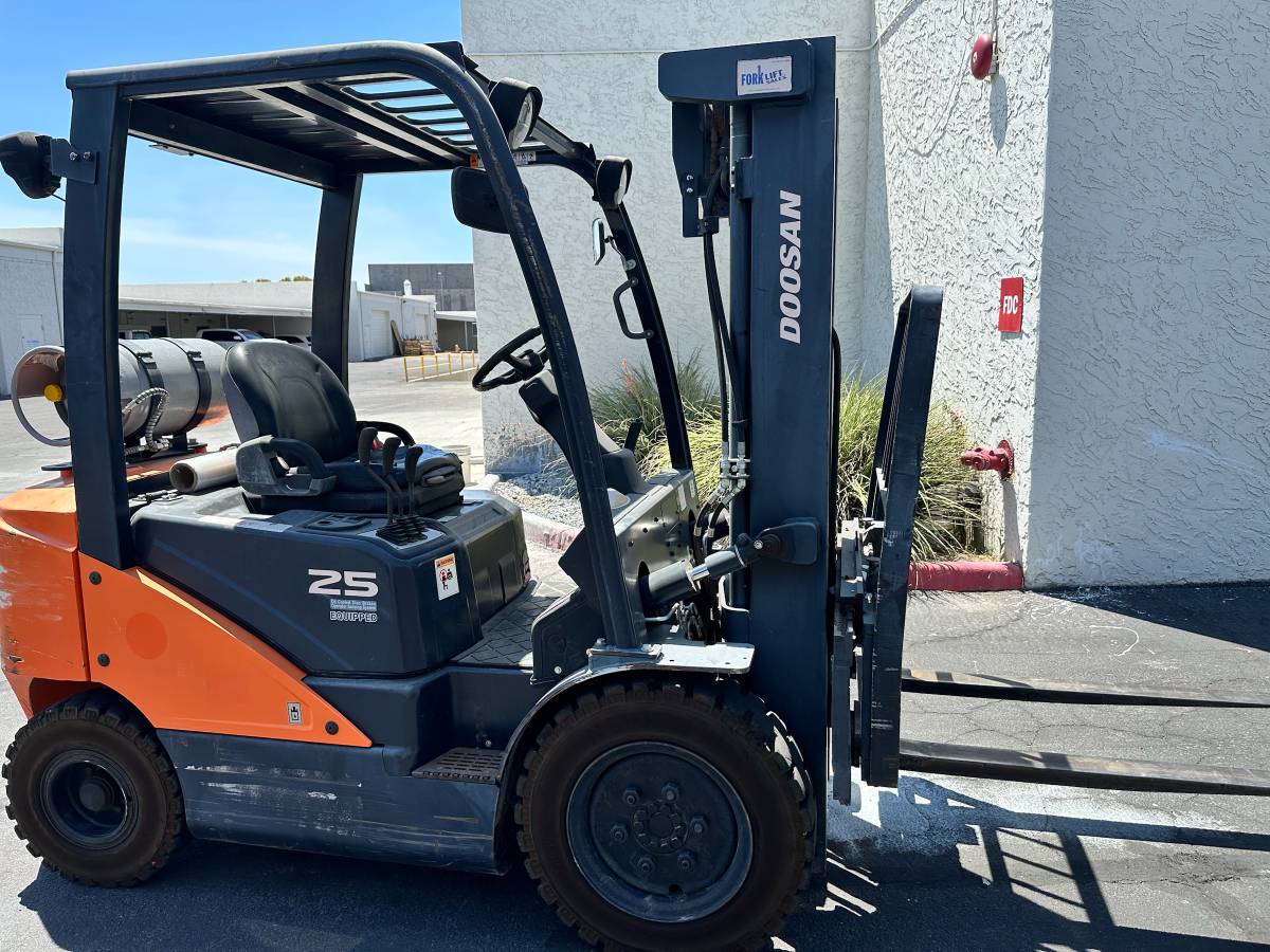 Doosan LOW, Import USA — Foto 2 z 10