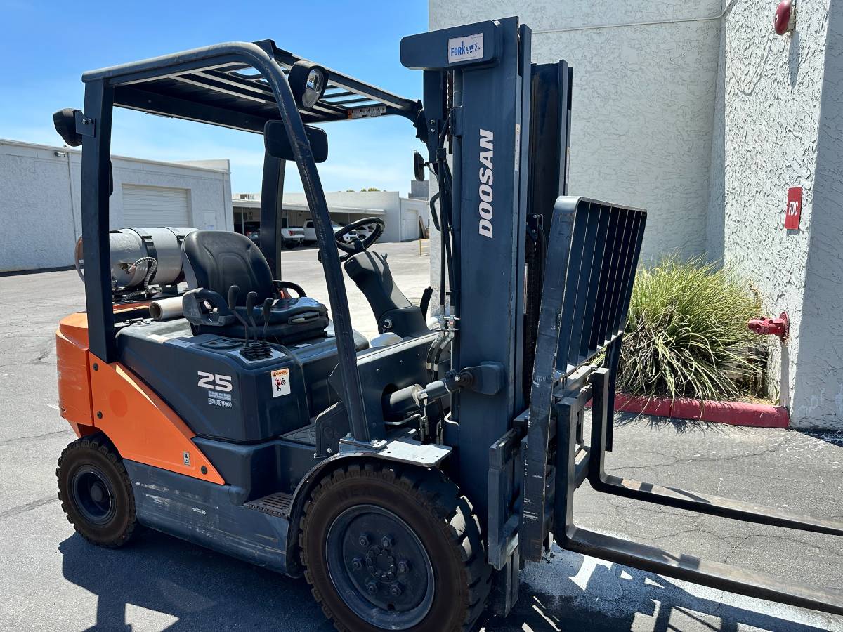 Doosan LOW, Import USA — Foto 3 z 10