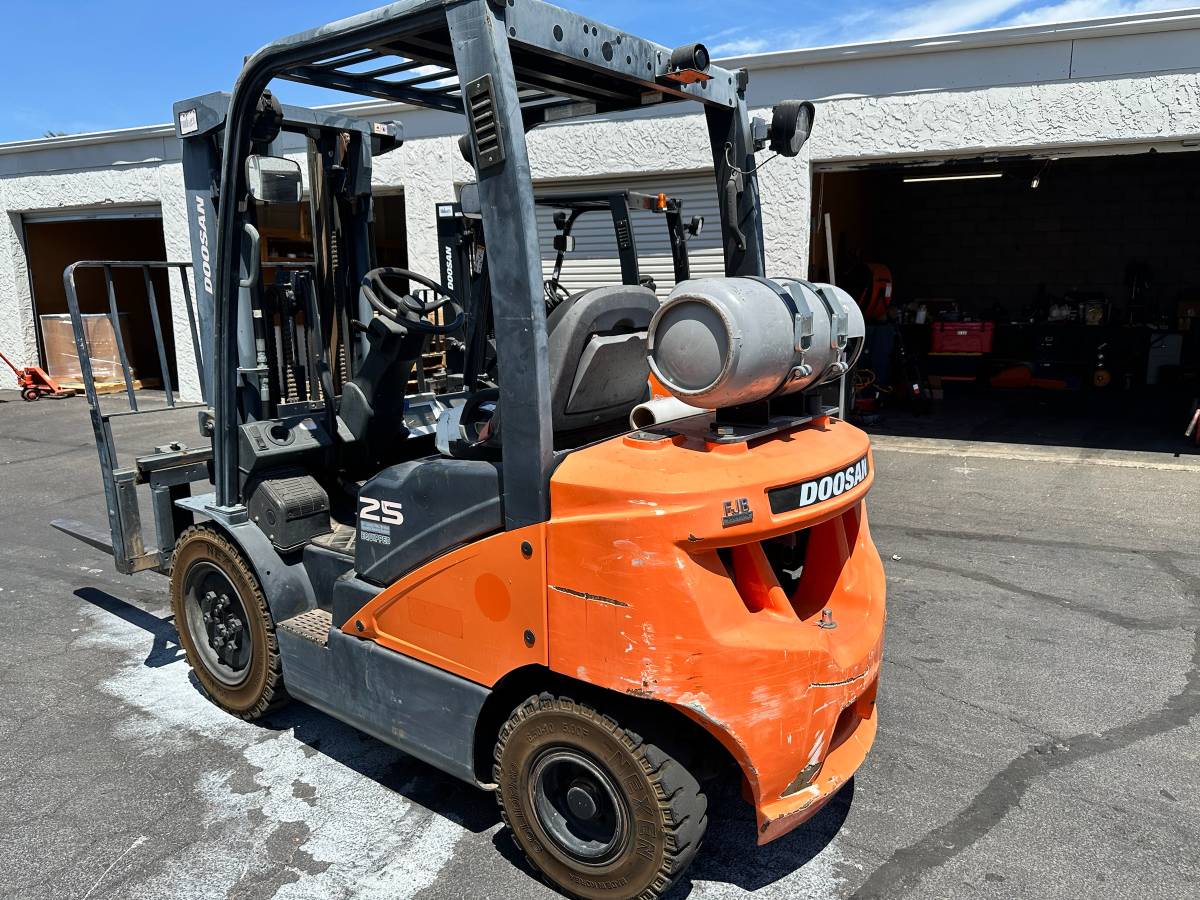 Doosan LOW, Import USA — Foto 5 z 10