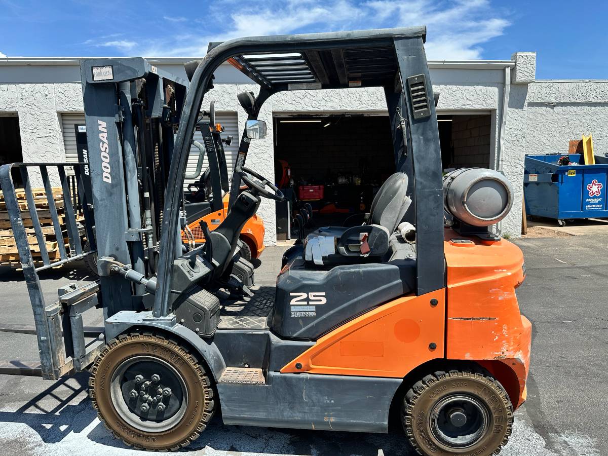 Doosan LOW, Import USA — Foto 6 z 10