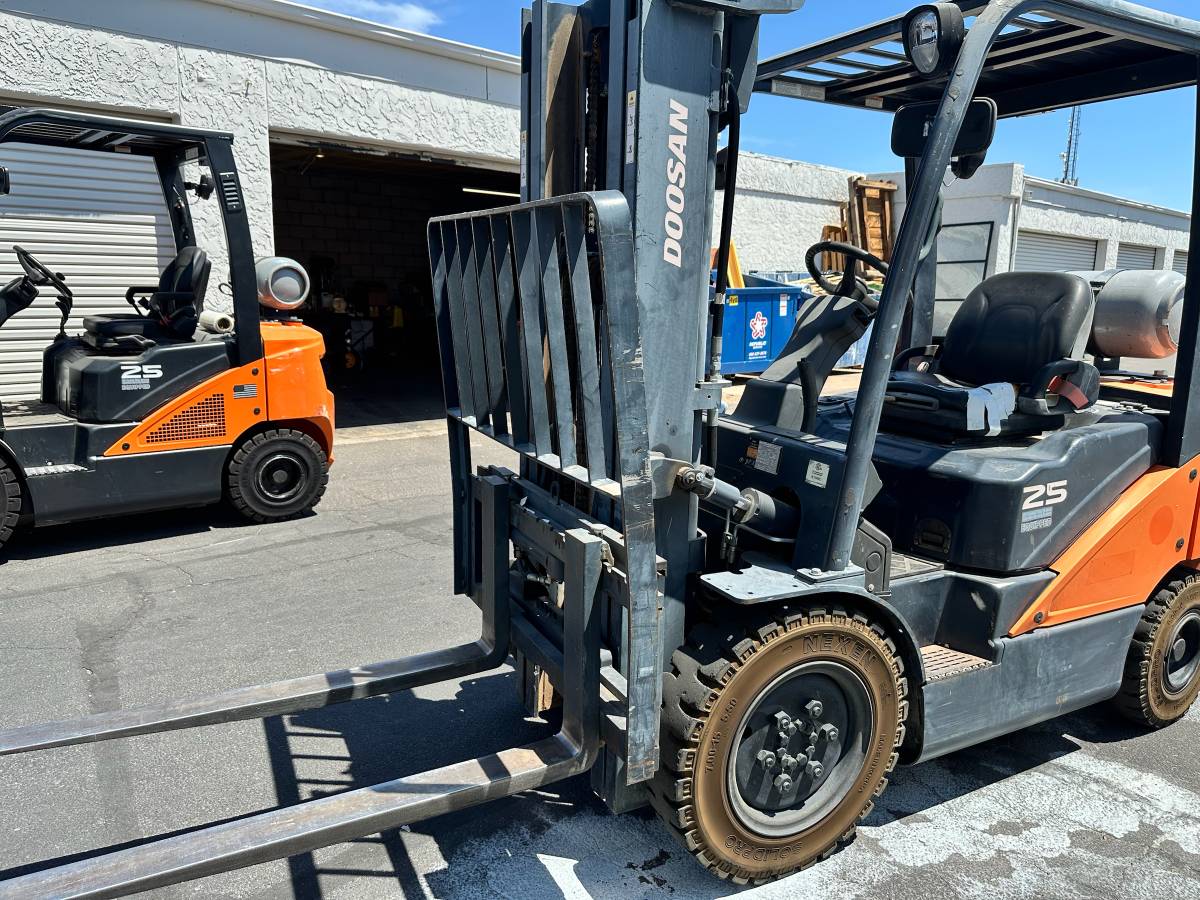 Doosan LOW, Import USA — Foto 7 z 10