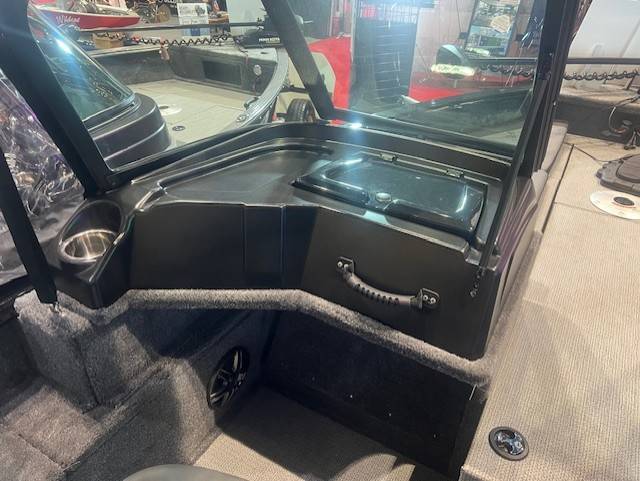 G3 18FS POWERED BY A YAMAHA VF175 ON AN EZ LOADER ALUMINUM TRAILER, Import USA — Foto 5 z 12