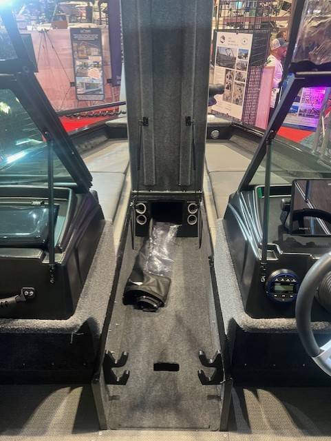 G3 18FS POWERED BY A YAMAHA VF175 ON AN EZ LOADER ALUMINUM TRAILER, Import USA — Foto 7 z 12