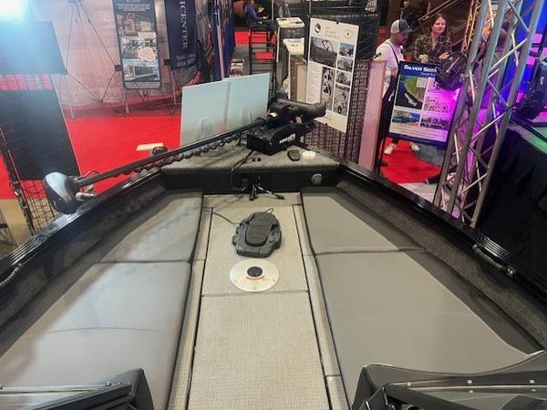 G3 18FS POWERED BY A YAMAHA VF175 ON AN EZ LOADER ALUMINUM TRAILER, Import USA — Foto 8 z 12