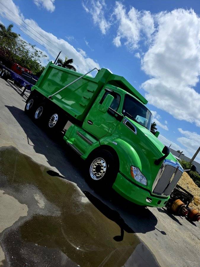 Bobcat KENWORTH, Import USA — Foto 5 z 7