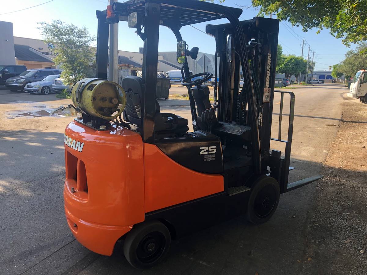 Doosan FORKLIFT, Import USA — Foto 2 z 3