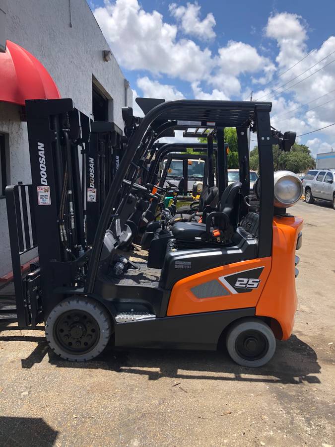 Doosan USED, Import USA — Foto 1