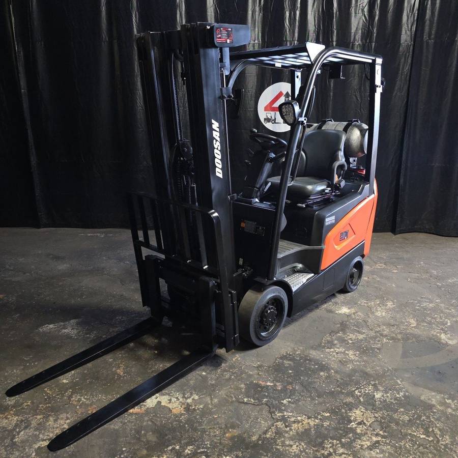 2022 Doosan, Import USA — Foto 4 z 11