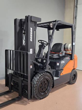 Doosan FORKLIFT, Import USA — Foto 1