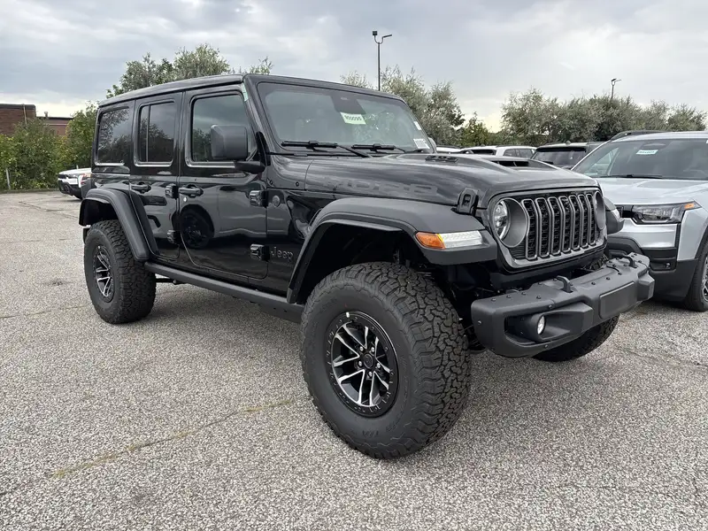 2027 Jeep Wrangler Unlimited, schwarz, Import Kanada — Foto 3 z 12