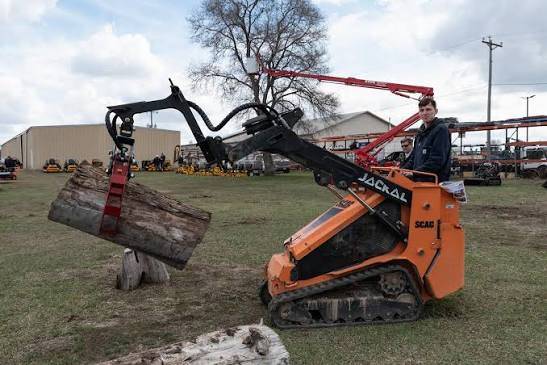 John Deere SCAG, Import USA — Foto 4 z 5