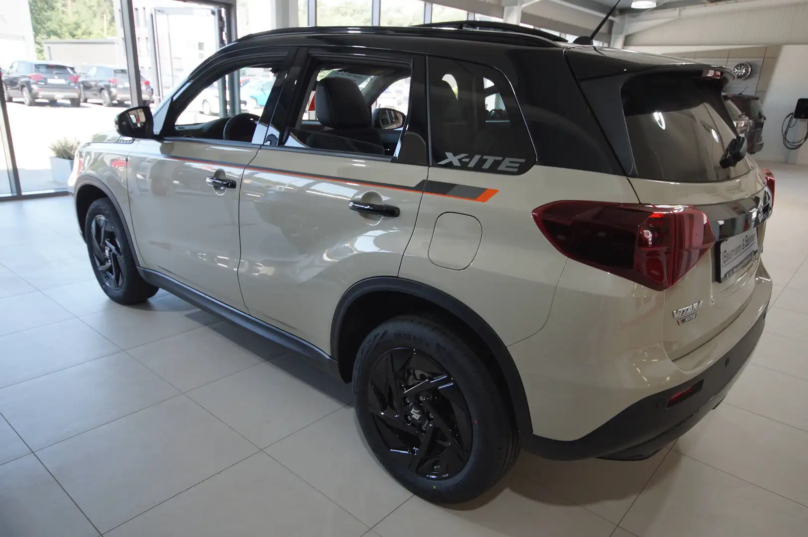 2026 Suzuki Vitara, beige, 1 km, Deutschland — Foto 6 z 12