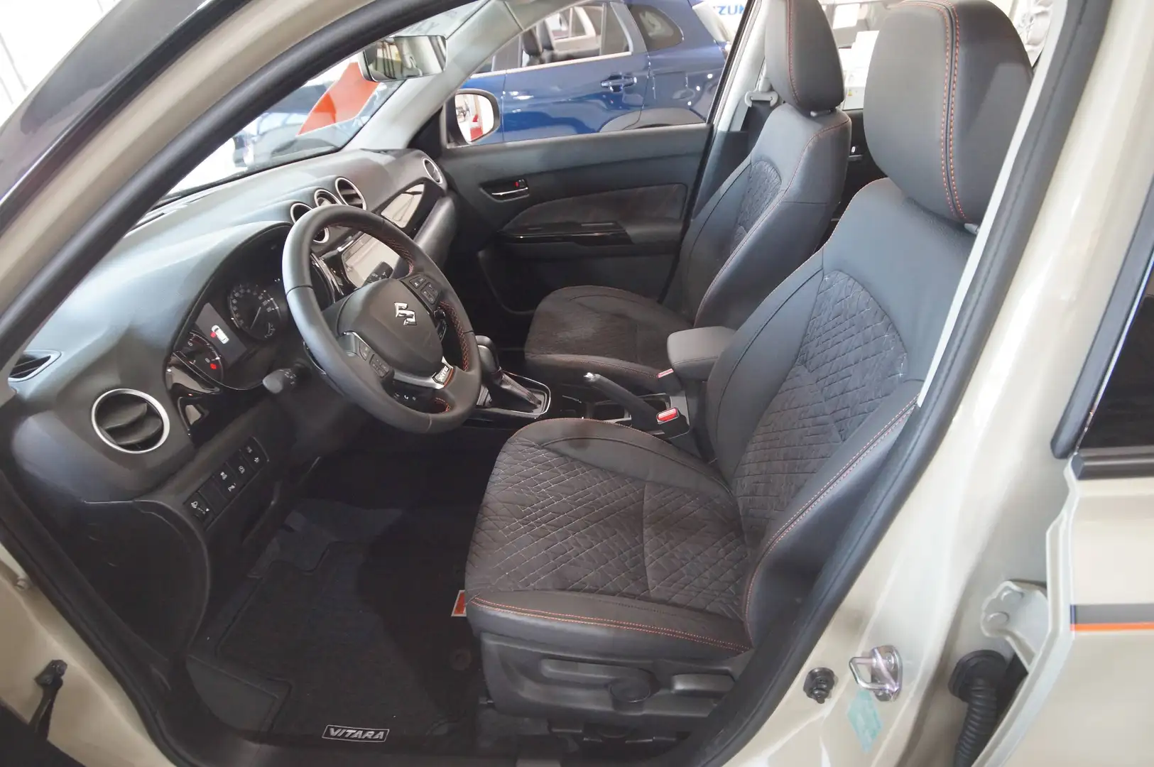 2026 Suzuki Vitara, beige, 1 km, Deutschland — Foto 7 z 12