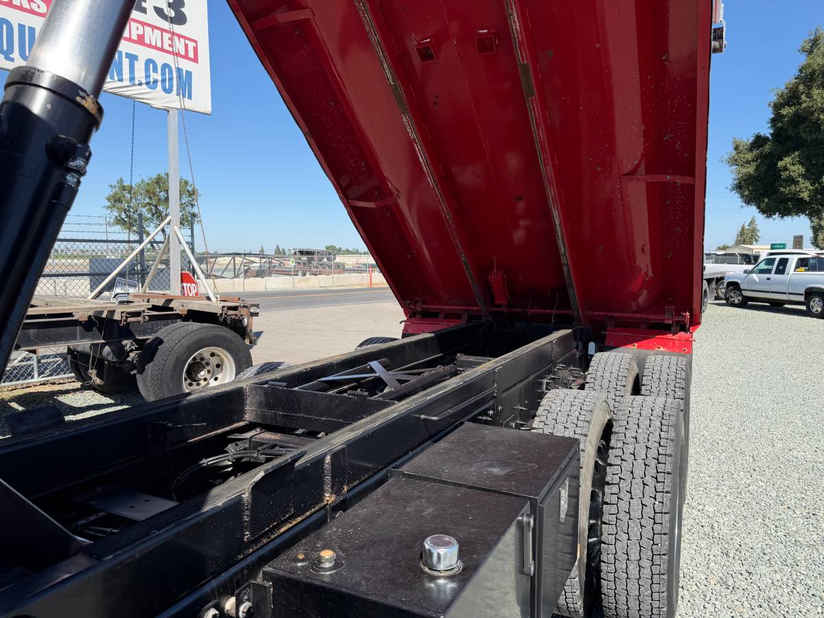 Caterpillar PETERBILT, Import USA — Foto 8 z 12