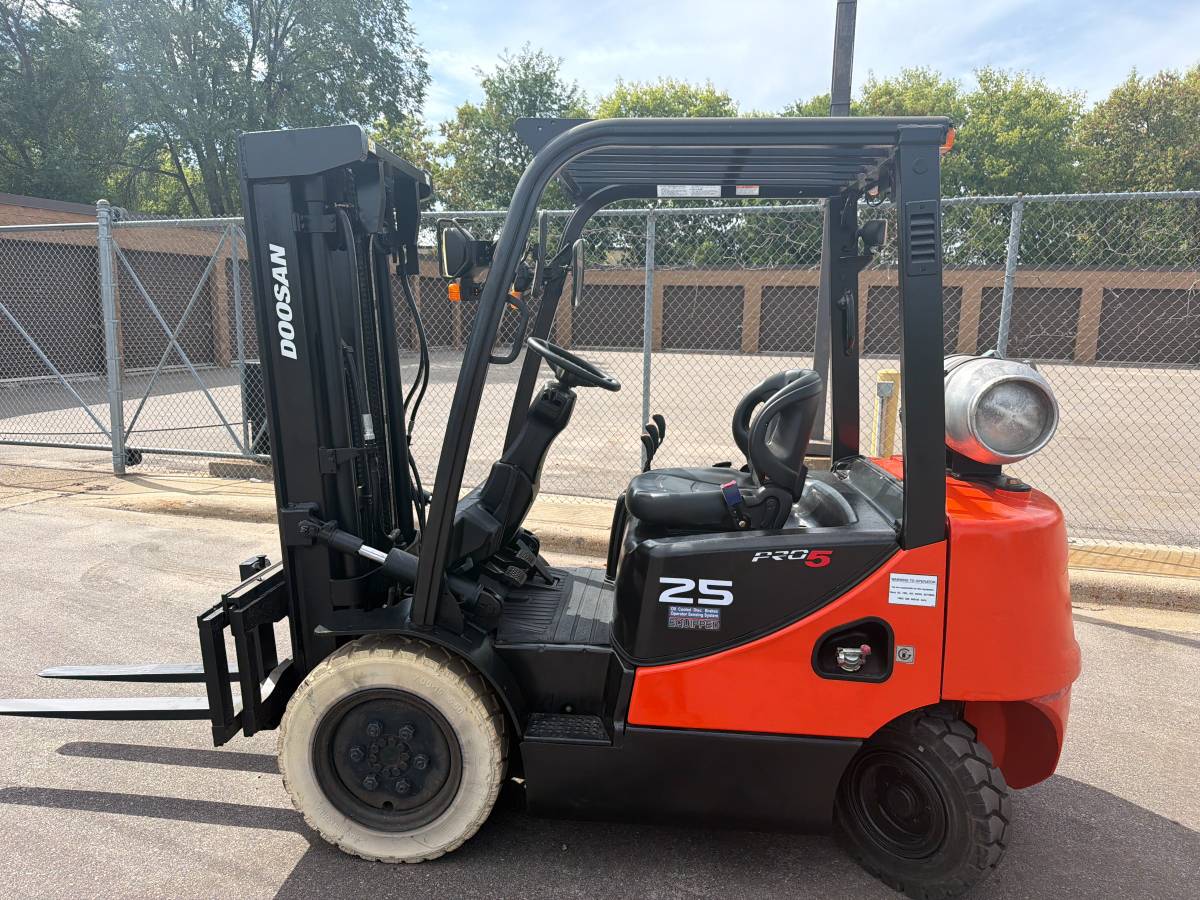 Doosan 5000, Import USA — Foto 1