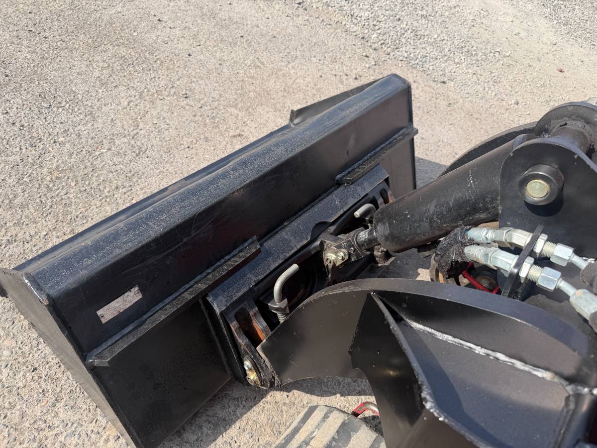 Caterpillar TORO, Import USA — Foto 9 z 12