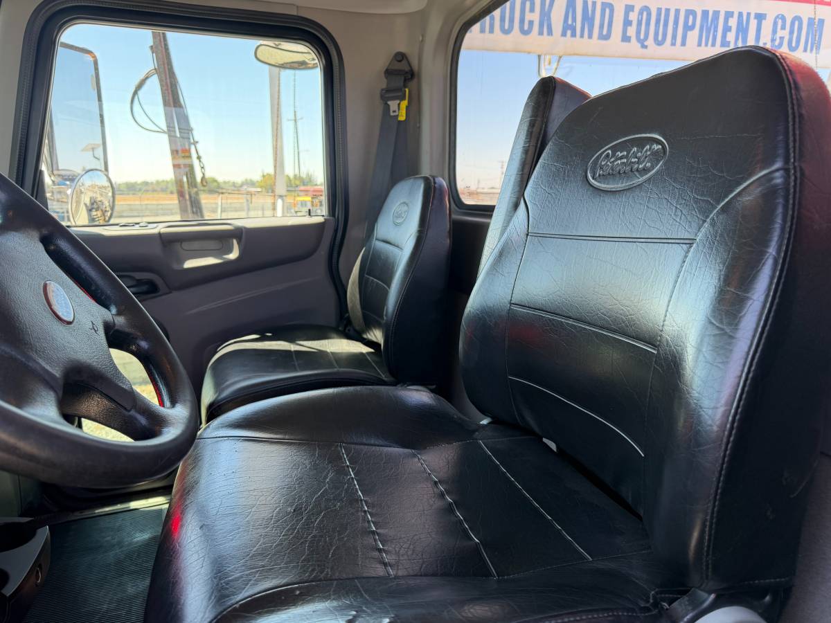 Caterpillar PETERBILT, Import USA — Foto 10 z 12