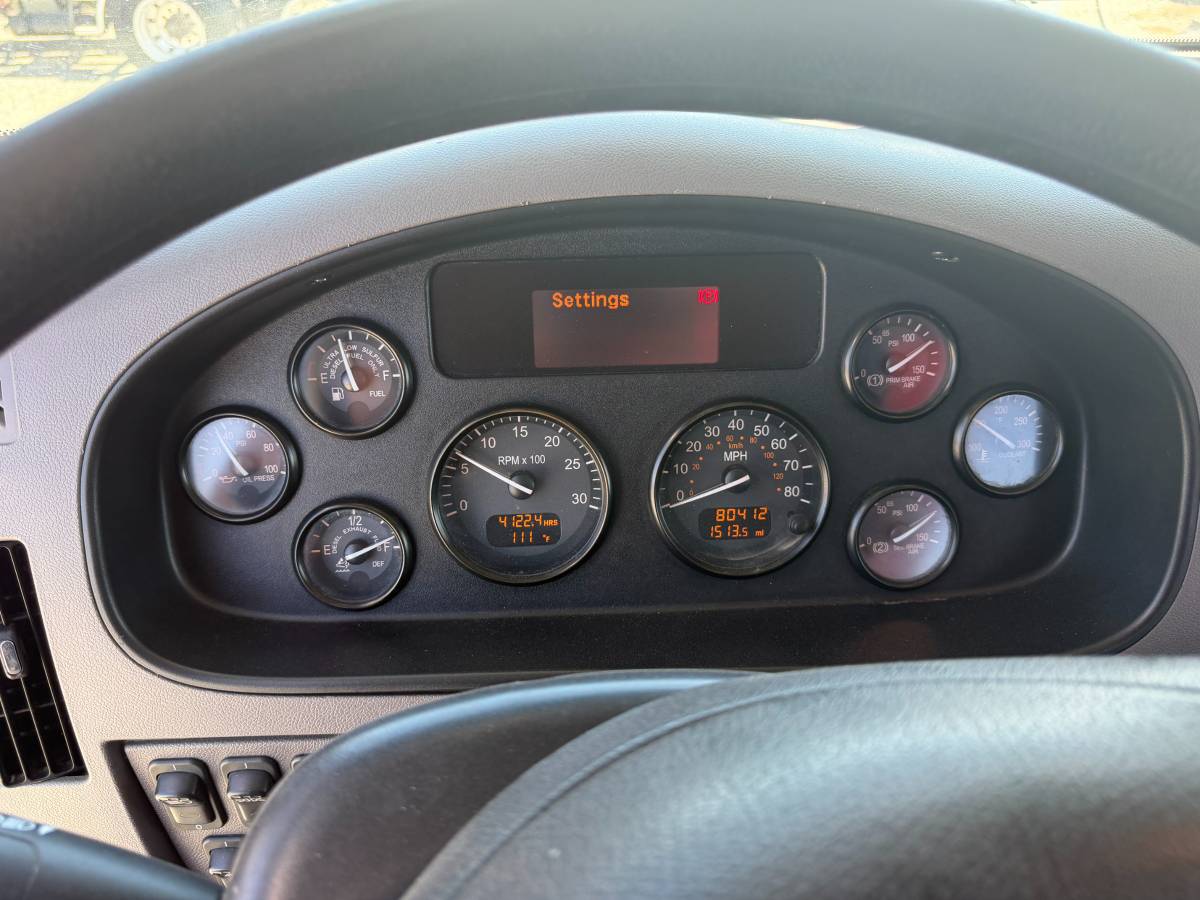 Caterpillar PETERBILT, Import USA — Foto 12 z 12