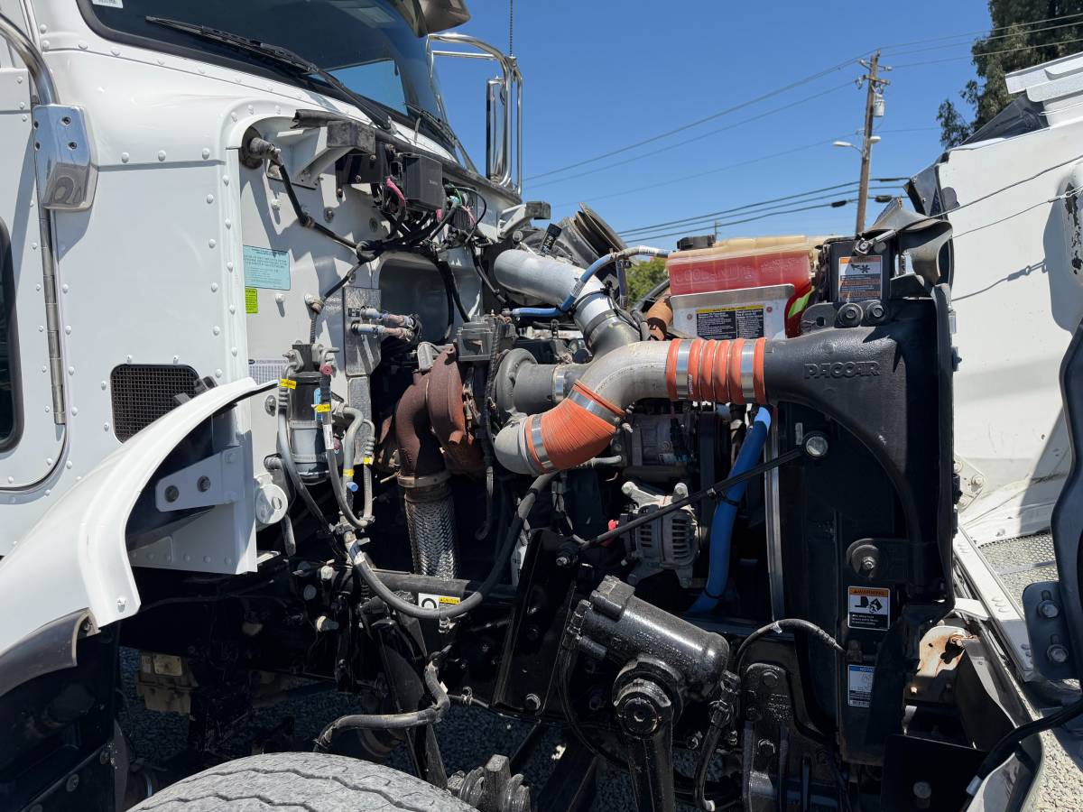 Caterpillar PETERBILT, Import USA — Foto 6 z 12