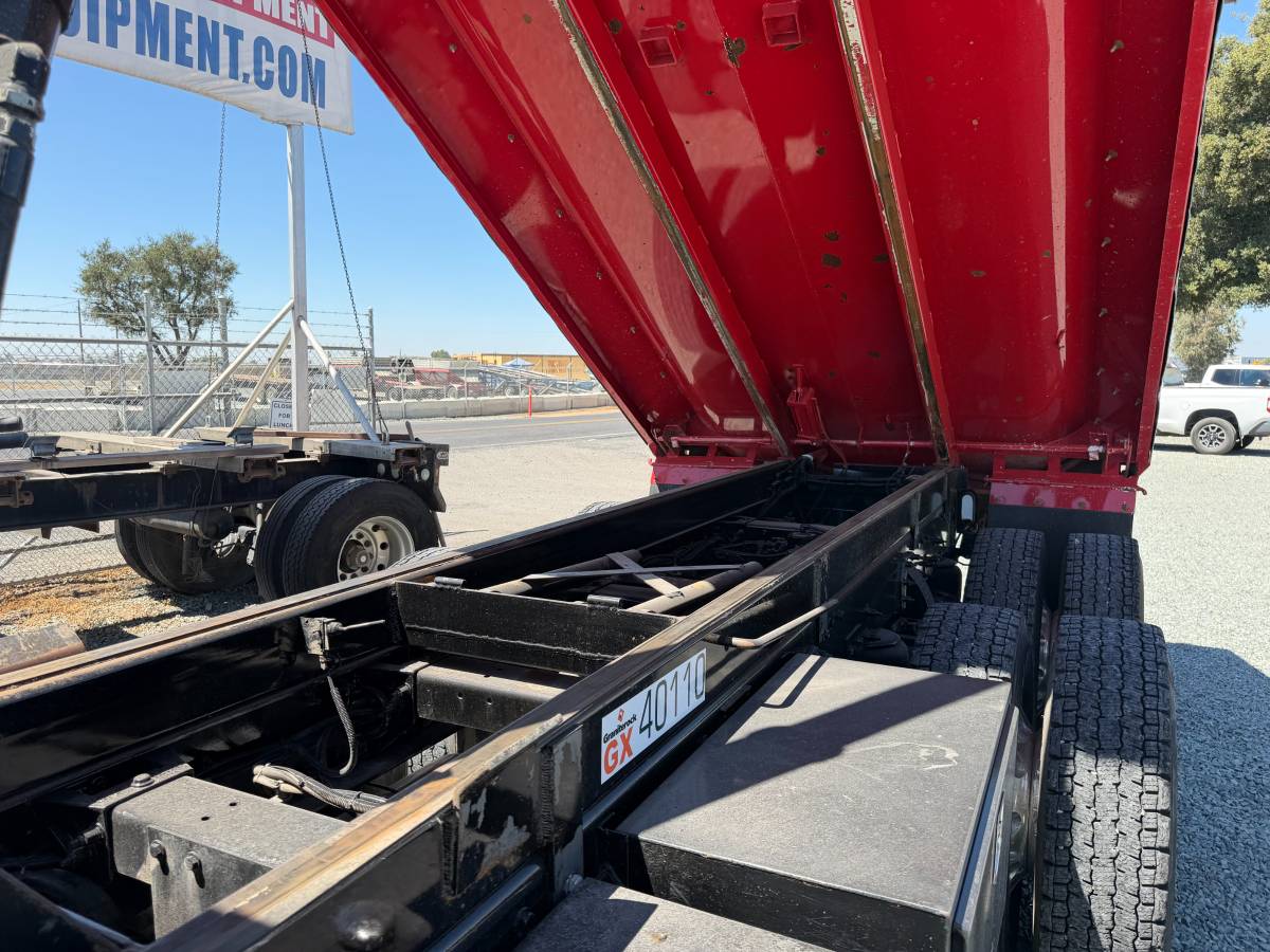 Caterpillar PETERBILT, Import USA — Foto 8 z 12