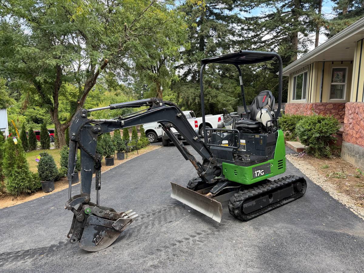 John Deere 17G, Import USA — Foto 1