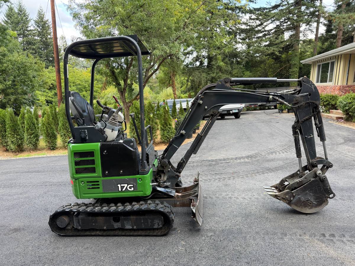 John Deere 17G, Import USA — Foto 4 z 12