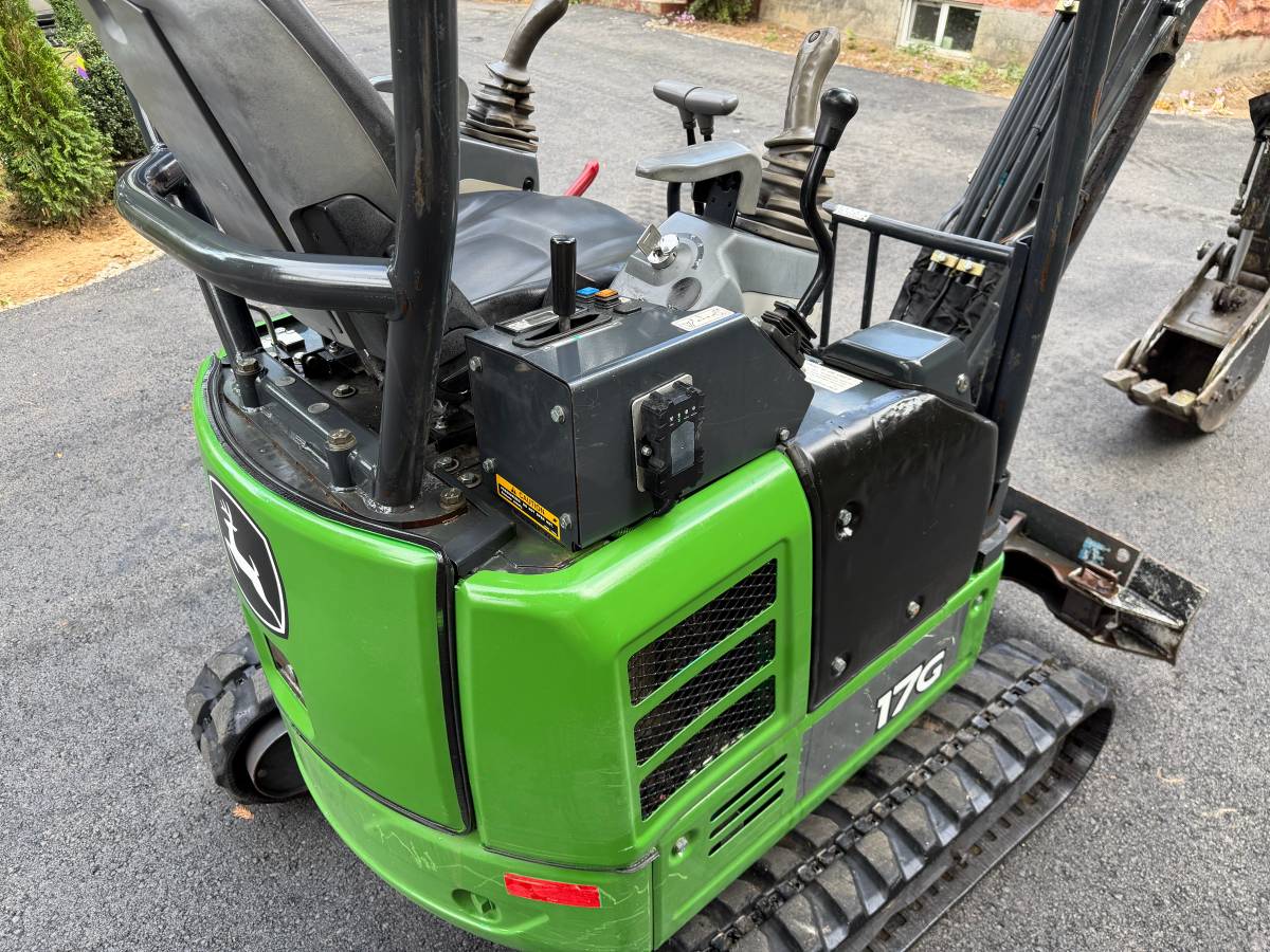 John Deere 17G, Import USA — Foto 8 z 12