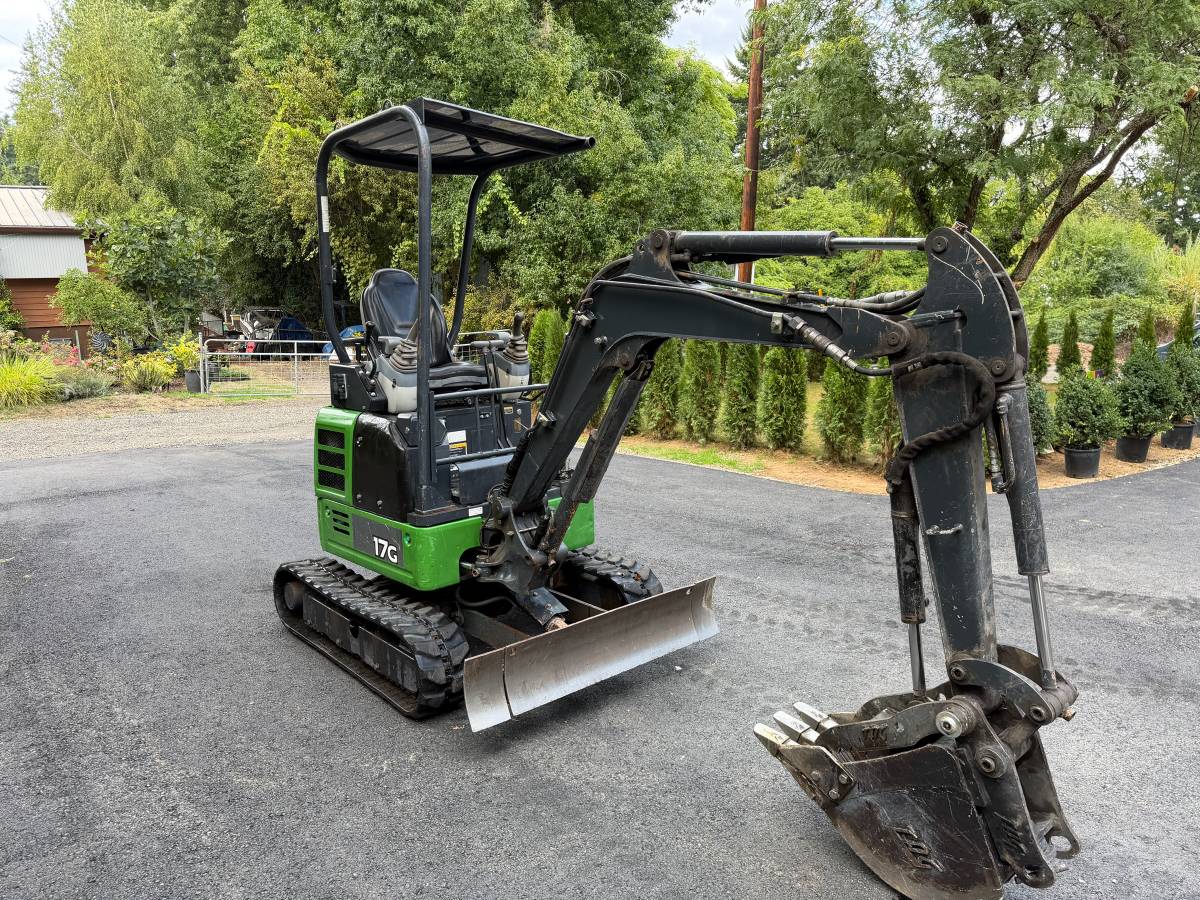John Deere 17G, Import USA — Foto 9 z 12