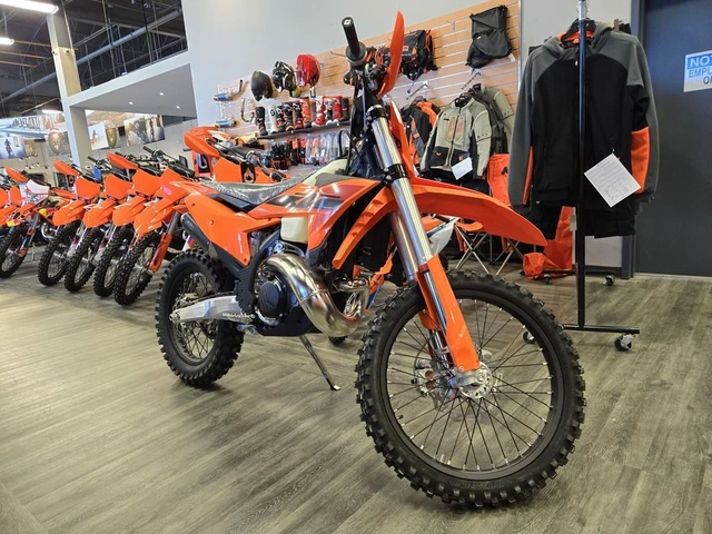 2025 KTM, Import Kanada — Foto 2 z 4