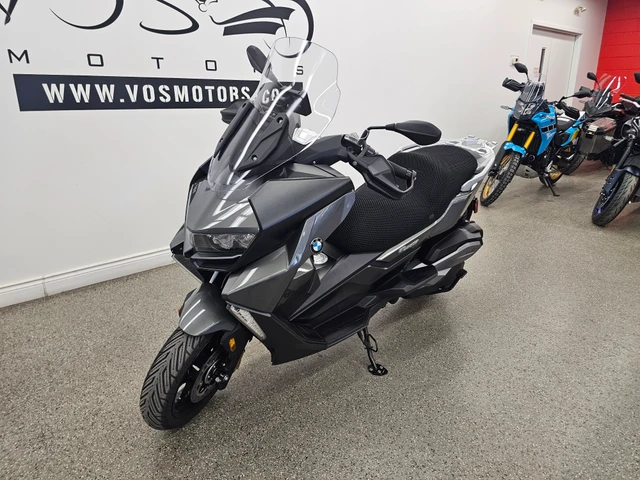 2023 BMW, 29.000 km, Import Kanada — Foto 4 z 5