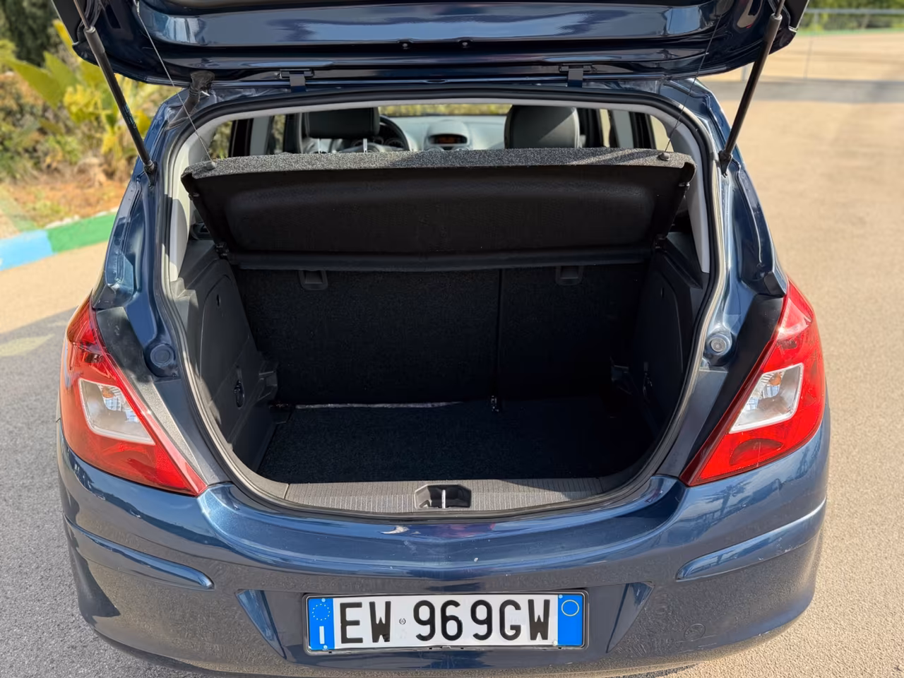 2034 Opel, Italien — Foto 1