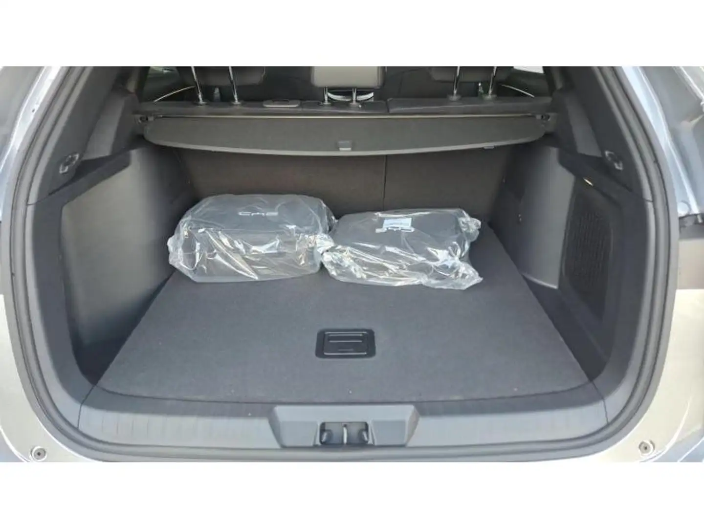 2026 BYD Seal U, 2 km, Belgien — Foto 5 z 12