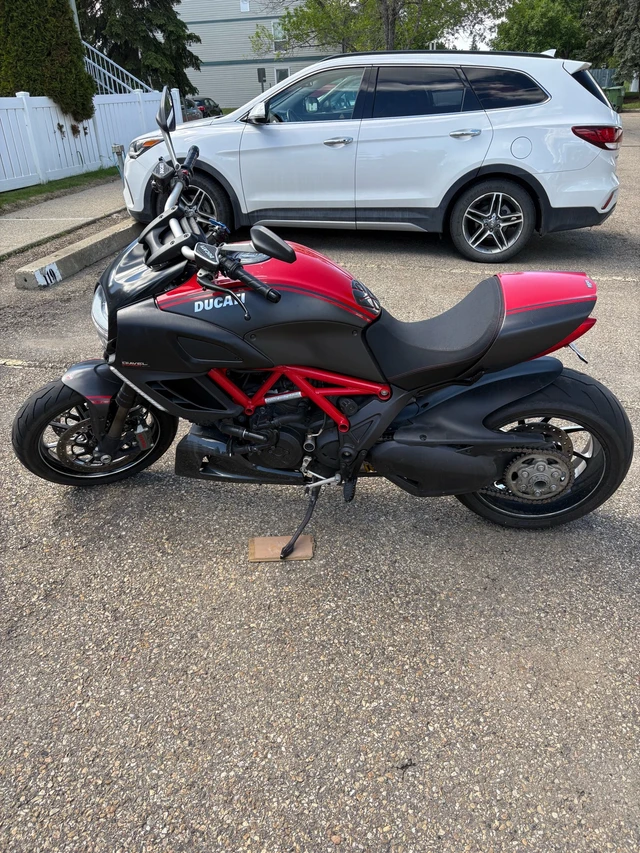 2011 Ducati, 17.000 km, Import Kanada — Foto 3 z 5