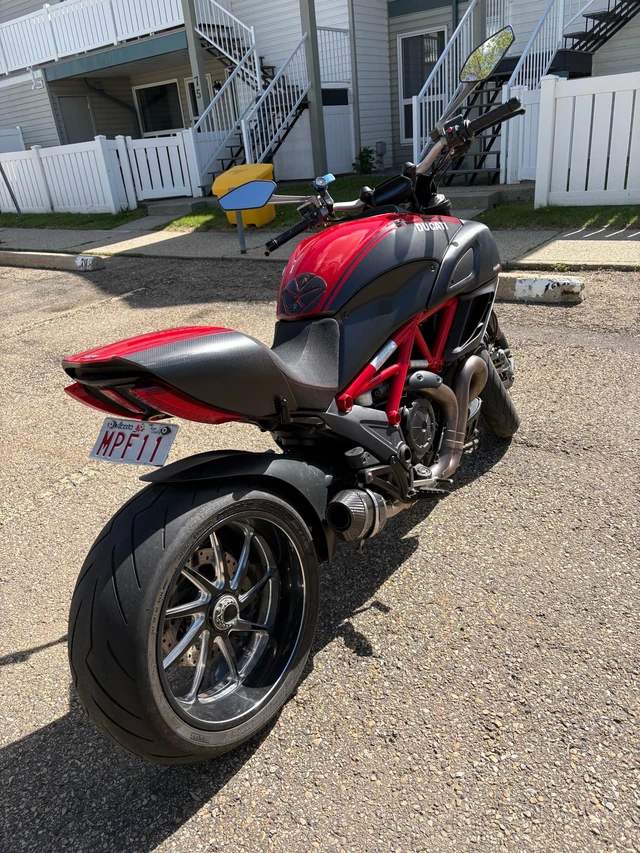 2011 Ducati, 17.000 km, Import Kanada — Foto 4 z 5