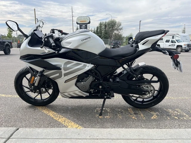 2026 CFMOTO, Import Kanada — Foto 5 z 5