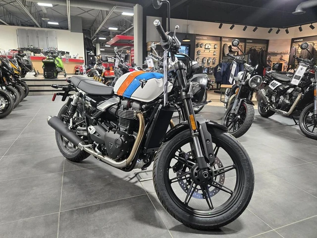 2026 Triumph, 1 km, Import Kanada — Foto 2 z 5